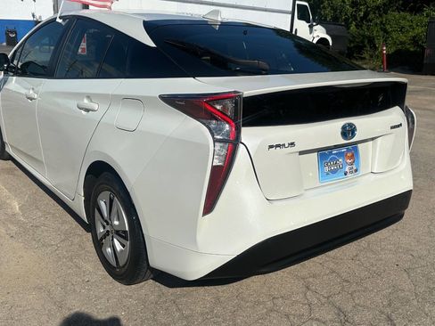 Used 2016 Toyota Prius Three Touring image 28