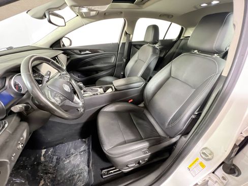 Used 2018 Buick Regal Essence w/ Driver Confidence Package #1 image 22