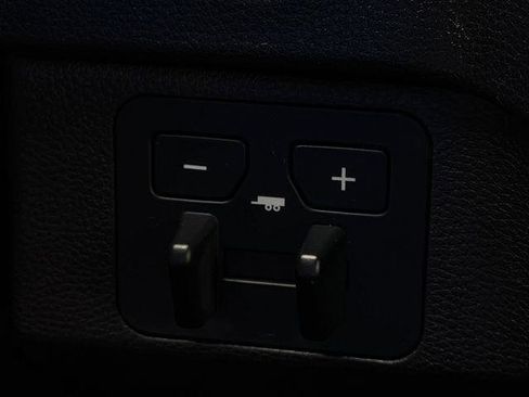 Certified 2025 Toyota Tundra SR5 w/ SR5 Premium Package AWD/4WD image 20