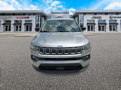 Certified 2022 Jeep Compass Latitude FWD image 3