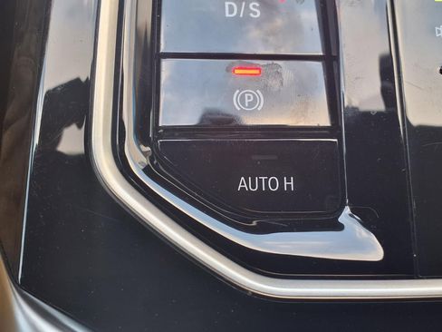 Used 2025 BMW 740i image 10