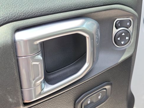 Used 2021 Jeep Gladiator Sport AWD/4WD image 17