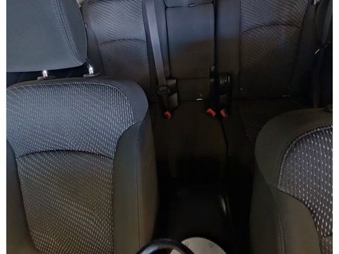 Used 2020 Dodge Journey SE image 4