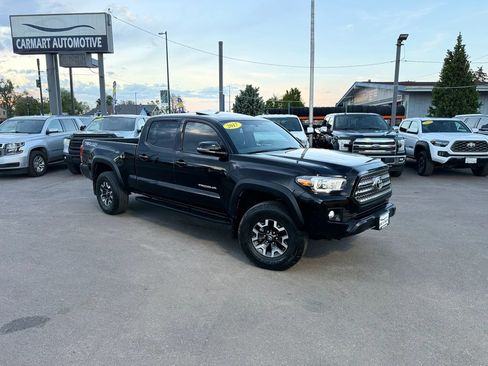 Used 2017 Toyota Tacoma TRD Off-Road AWD/4WD image 2