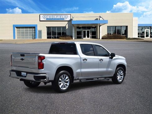 Used 2021 Chevrolet Silverado 1500 Custom w/ Safety Confidence Package RWD image 3