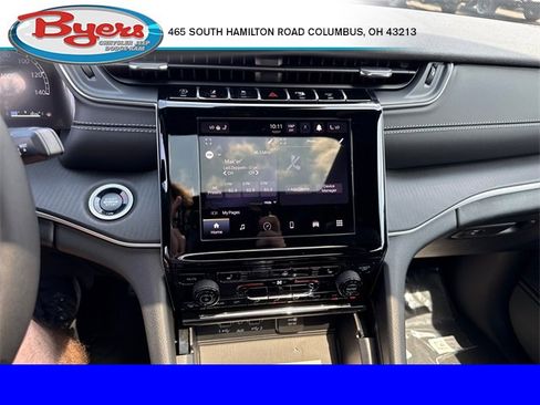 New 2025 Jeep Grand Cherokee L Altitude image 21