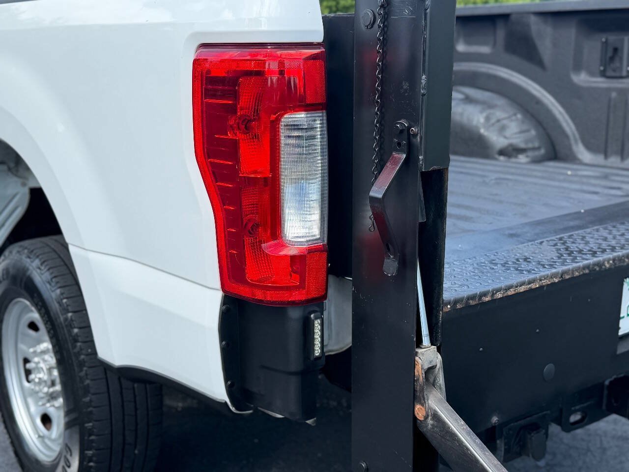 Used 2017 Ford F250 XL w/ Power Equipment Group AWD/4WD image 24