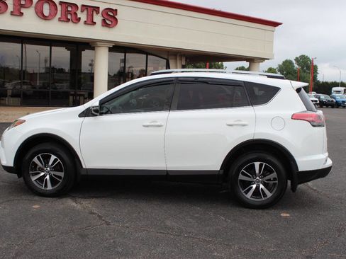 Used 2018 Toyota RAV4 XLE image 6