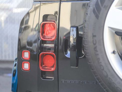 Used 2024 Land Rover Defender 110 SE image 7