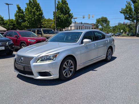 Used 2013 Lexus LS 460 AWD w/ Comfort Pkg image 7