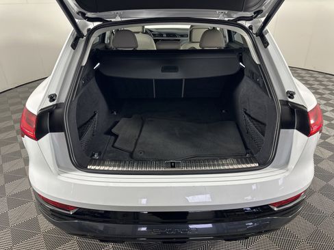Used 2024 Audi Q8 e-tron Premium Plus w/ Premium Plus Package image 21