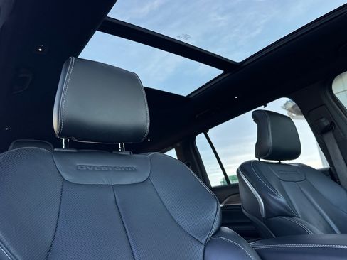 Used 2022 Jeep Grand Cherokee L Overland w/ Advanced Protech Group III image 17