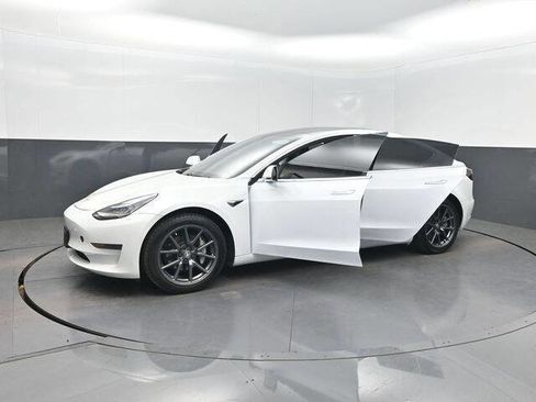 Used 2020 Tesla Model 3 Standard Range Plus image 29