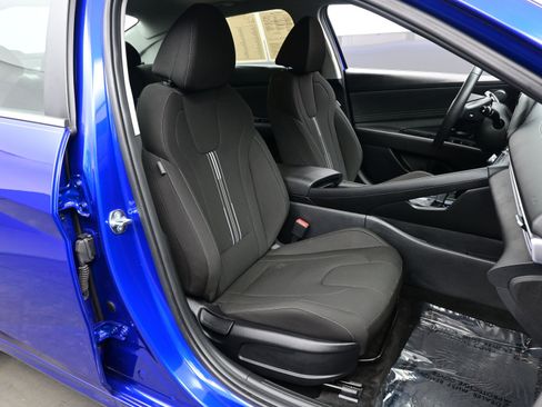 Certified 2025 Hyundai Elantra SEL image 13