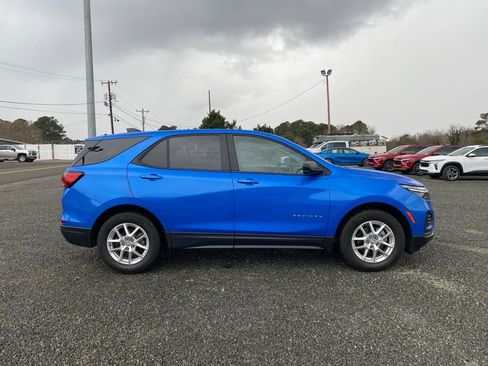 Used 2024 Chevrolet Equinox LS w/ LS Convenience Package image 2