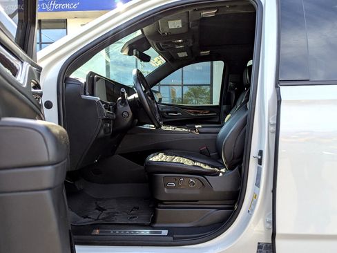 Used 2022 Cadillac Escalade ESV Sport Platinum image 12