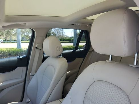 Used 2021 Mercedes-Benz GLC 300 4MATIC image 20