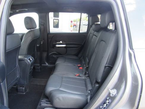 Used 2022 Mercedes-Benz GLB 250 w/ Premium Package Lite image 17