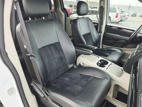 Used 2018 Dodge Grand Caravan SXT FWD image 14