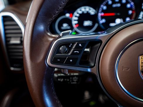 Used 2023 Porsche Cayenne GTS image 41