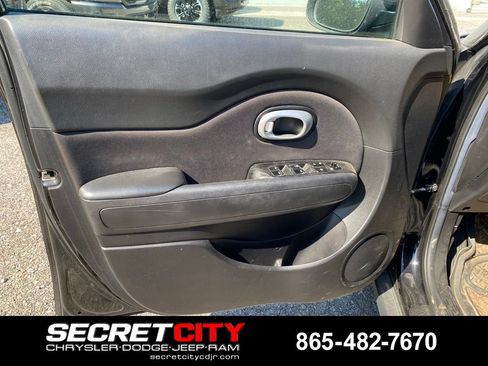 Used 2018 Kia Soul FWD image 13
