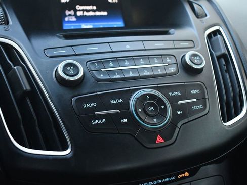 Used 2016 Ford Focus SE w/ Equipment Group 201A image 25
