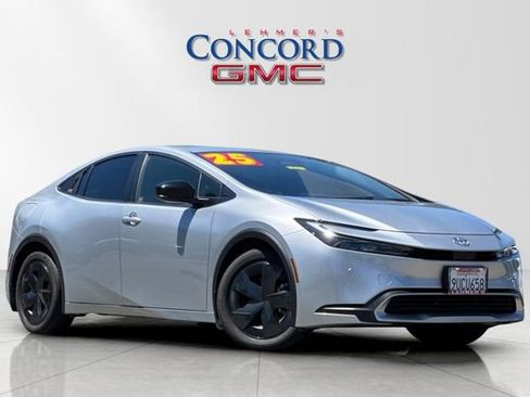 Used 2025 Toyota Prius Plug-In Hybrid FWD image 1
