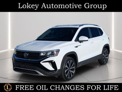 Certified 2023 Volkswagen Taos SE w/ Panoramic Sunroof Package