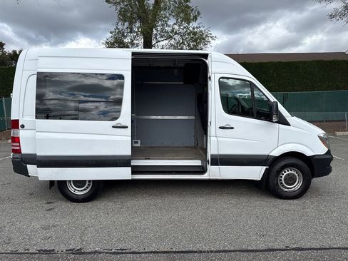Used 2017 Mercedes-Benz Sprinter 2500 image 21