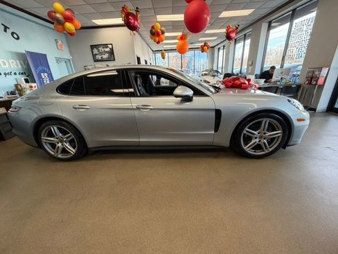 Used 2019 Porsche Panamera 4 image 43
