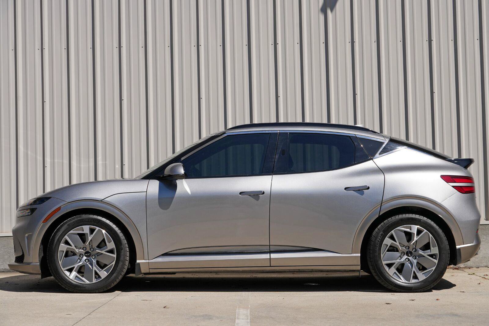 Used 2025 Genesis GV60 RWD image 9