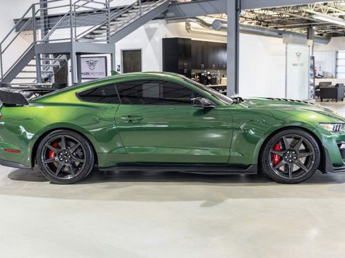 Used 2022 Ford Mustang Shelby GT500 w/ Carbon Fiber Track Pack RWD image 7