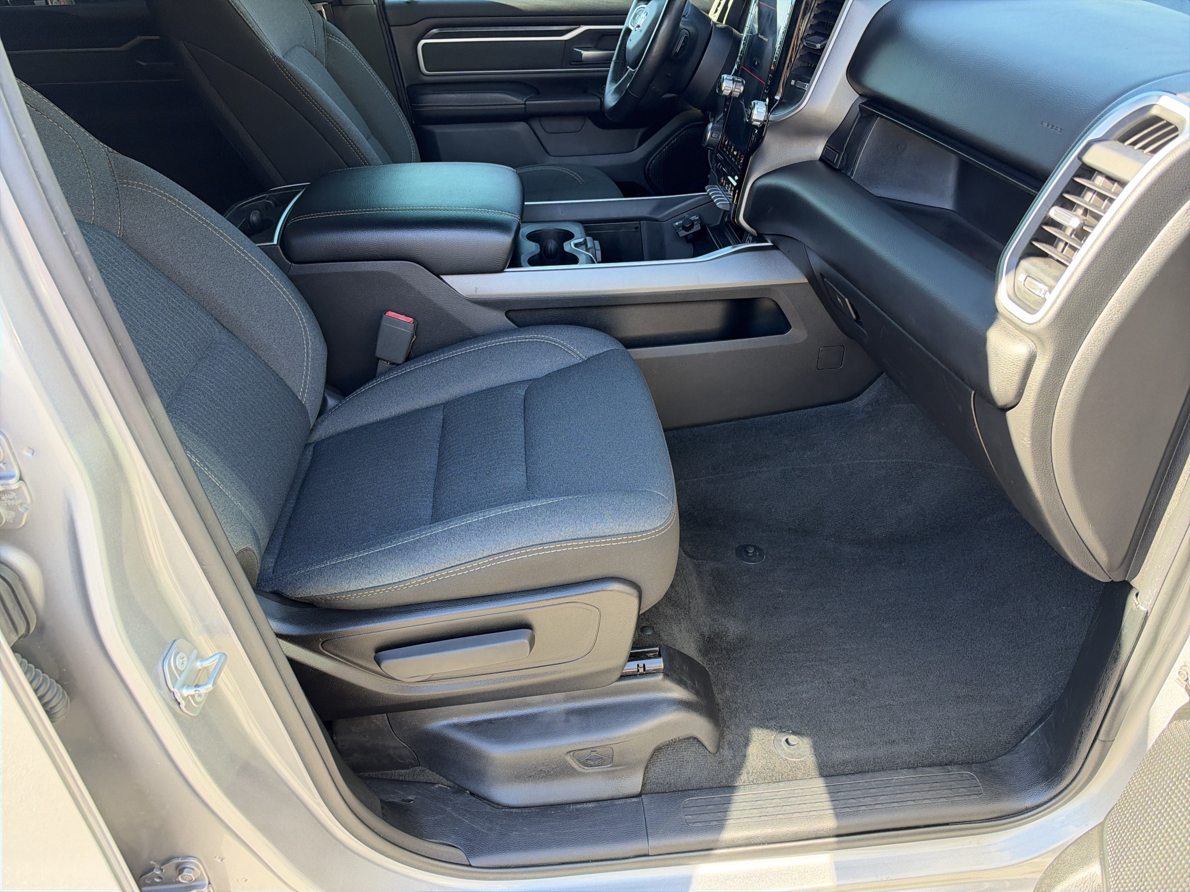 Used 2020 RAM 1500 Big Horn AWD/4WD image 16