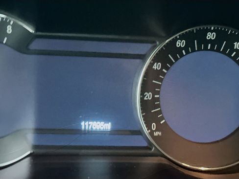 Used 2017 Ford Explorer Platinum image 19