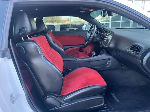 Used 2015 Dodge Challenger SRT Hellcat image 19