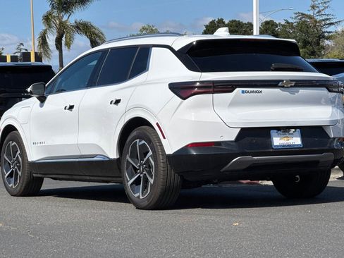 Used 2025 Chevrolet Equinox EV LT w/ Convenience Package image 7