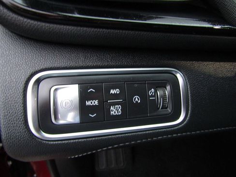 Used 2025 Buick Enclave Preferred image 13