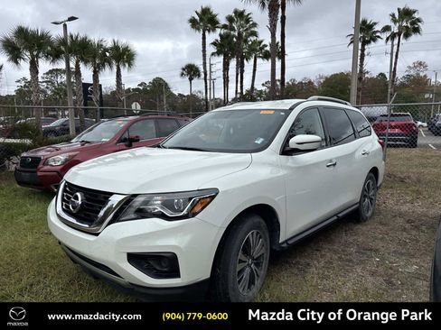 Used 2020 Nissan Pathfinder S image 1