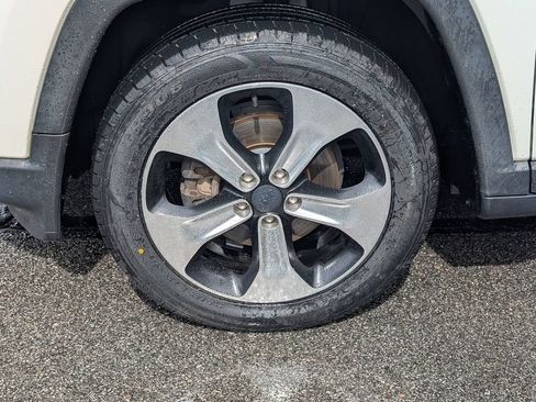 Used 2018 Jeep Compass Latitude w/ Popular Equipment Group FWD image 11