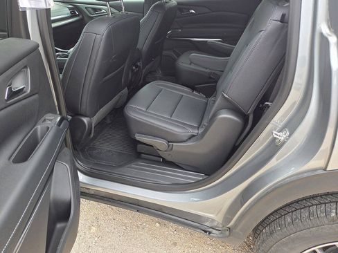 Used 2026 Chevrolet Traverse LT w/ Driver Confidence Package AWD/4WD image 13