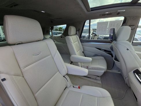 Used 2025 Cadillac Escalade Sport Platinum image 19