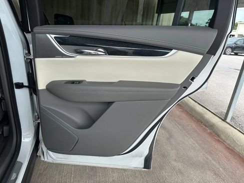 Used 2021 Cadillac XT6 Premium Luxury AWD/4WD image 32