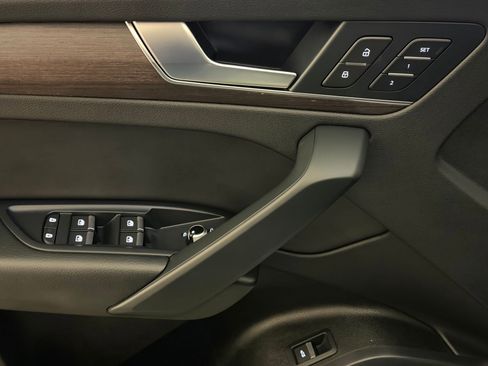 Used 2023 Audi Q5 2.0T Premium w/ Convenience Package image 29