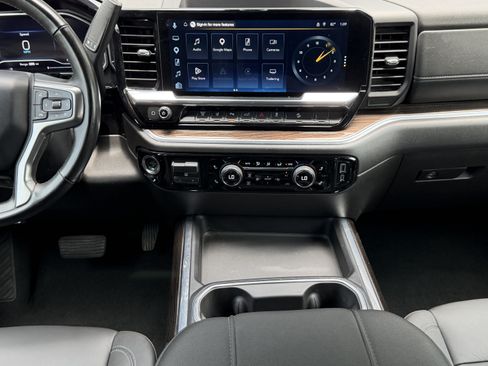 Used 2025 Chevrolet Silverado 2500 LT w/ Trail Boss Package AWD/4WD image 9