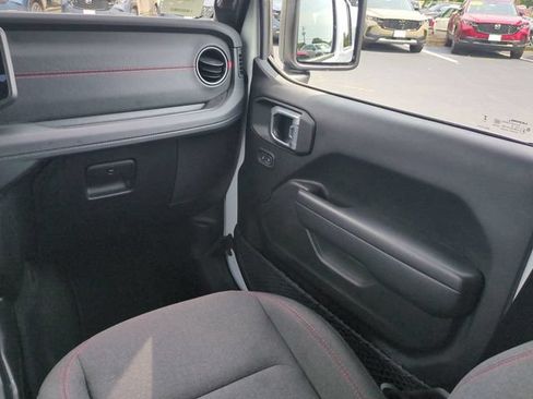 Used 2026 Jeep Gladiator Rubicon AWD/4WD image 17