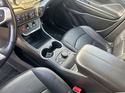 Used 2021 GMC Terrain SLT image 20