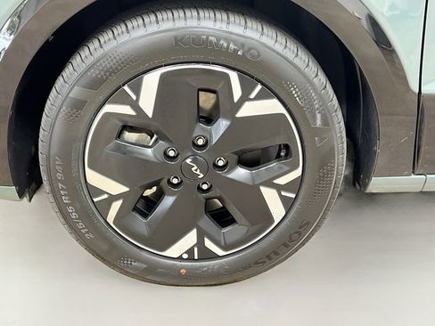 Certified 2025 Kia Niro Wind FWD image 32