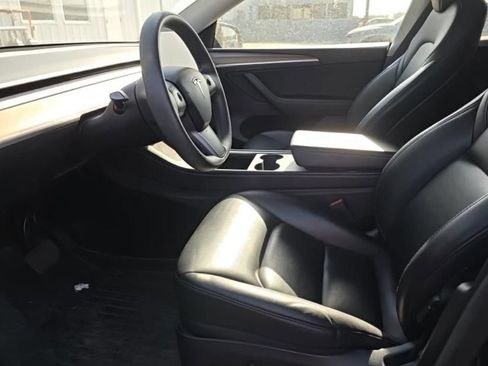 Used 2025 Tesla Model Y Long Range AWD/4WD image 13