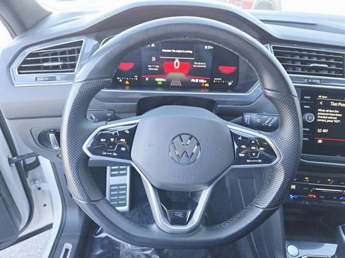 Used 2022 Volkswagen Tiguan SE R-Line image 20