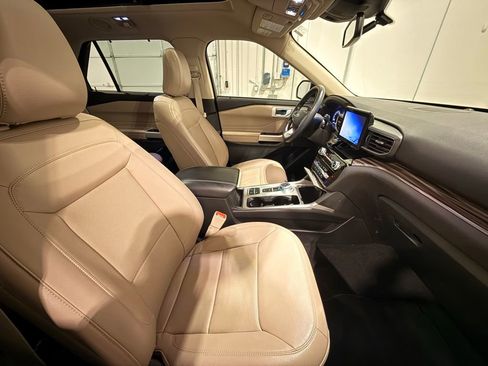 Used 2022 Ford Explorer Limited w/ Equipment Group 301A image 29